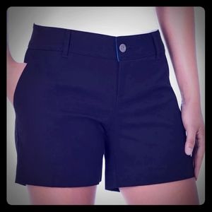 Isaac Mizrahi Size 6 Black Shorts